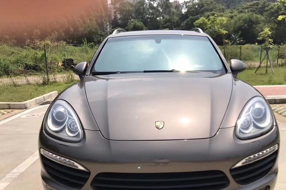 这台卡宴31W拥有 2012年保时捷卡宴3.0T 油电混合 香槟金黑内