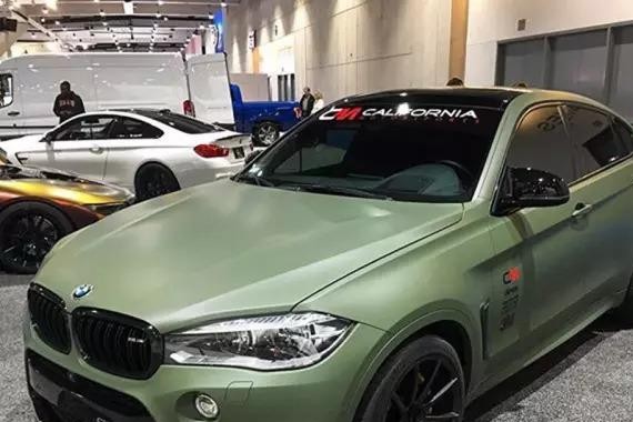 嫌弃原装外观太没劲儿，X6M换上军绿色贴膜之后霸气十足！