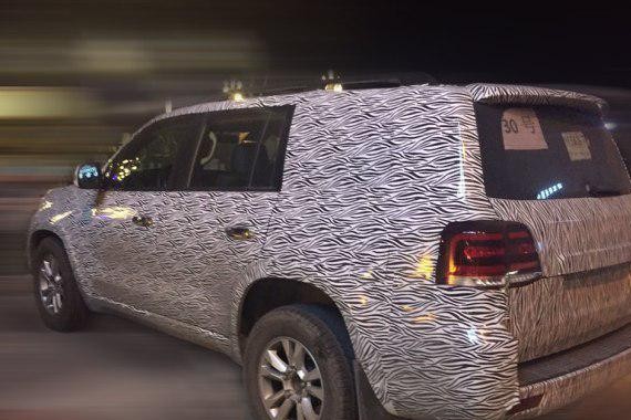 与兰德酷路泽高度相似 恒天H5最新谍照