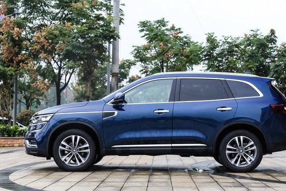 全新法系SUV配四驱油耗仅5毛，舒适堪比奔驰，性价比完胜汉兰达