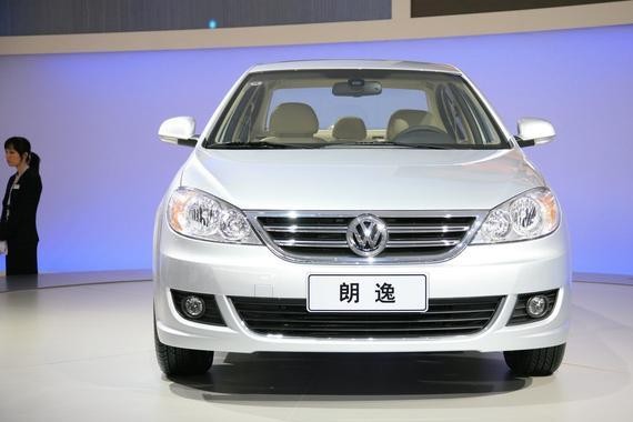 上汽大众朗逸，内饰中规中矩，动力有点肉