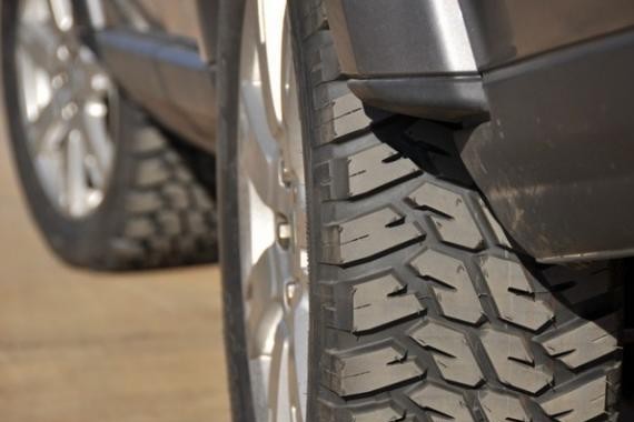 要跑得快还要跑得稳！观致3的轮胎比朗逸要大