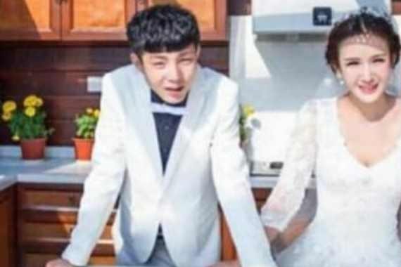 不到20岁红遍网络，小女友未婚生子获百万豪车，网友：太虐心！