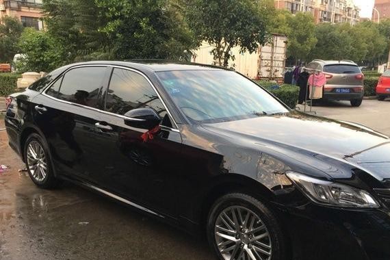 最爱龙眼LED大灯！17款皇冠运动版提车，2.0T动力强油耗竟只有5.9