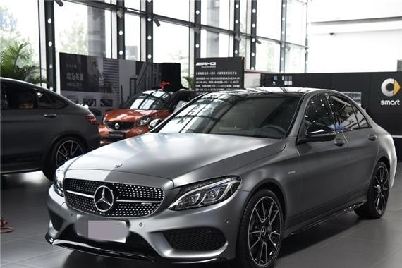 奔驰的这款车即将上市，跟宝马M2彻底杠上了，你会买哪个呢？