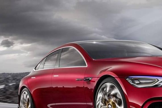 奔驰新四门轿跑，对标保时捷Panamera，就问你怕哪摸哪怕不怕