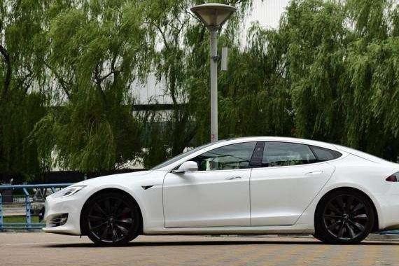 最不保值的豪华品牌，新车开3年掉40万，但国人却十分欢迎！