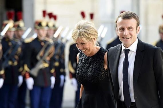 年仅39岁就拥有7个孙子的法国总统马克龙 应该开什么车？