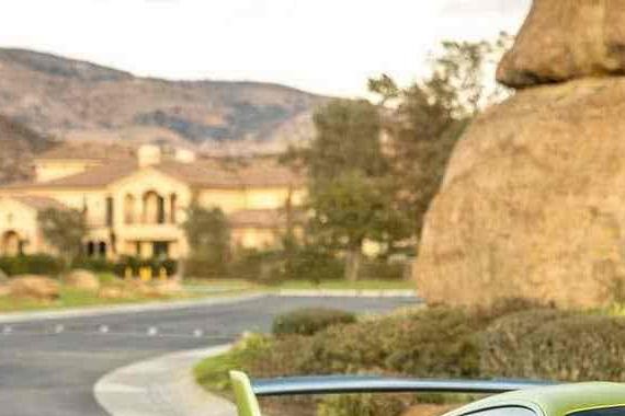 暴力改装法拉利488，宽体套件配骚绿涂装，颜值炸裂吓坏兰博基尼!