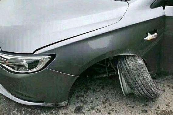 美系别克小轿车英朗断轴 车主: 没发生车祸断轴我也很疑惑