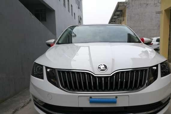 明锐，外观绝对没得挑，内饰简单大方逼格高！