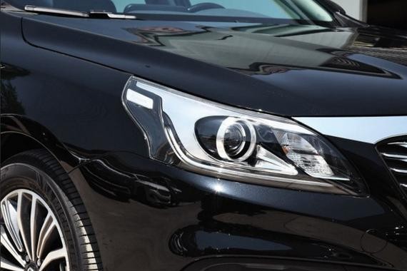 全景天窗+电吸门，车长5米后排可当床，仅14万买错了速腾博瑞