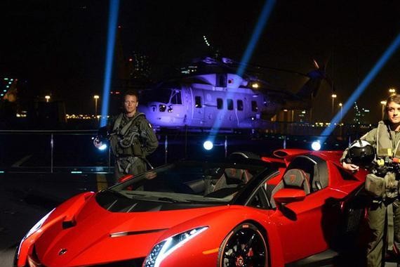 即使是梦寐以求的超跑 也不过是45瓶矿泉水的价格而已