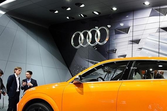 最贵的奥迪SUV，摸一下车标就开门，瞬间秒杀奔驰宝马