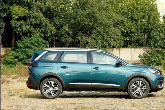 这SUV加两个座位不加钱，全景天窗跑车内饰，比途观L省6万