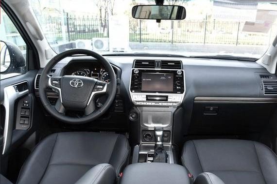 驰名中外的车型，比奔驰更霸气，为何新款增配降价，却骂声不断？