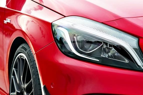 新一代钢炮王梅赛德斯-AMG A 45 4MATIC破百加速确定飙进四秒内！