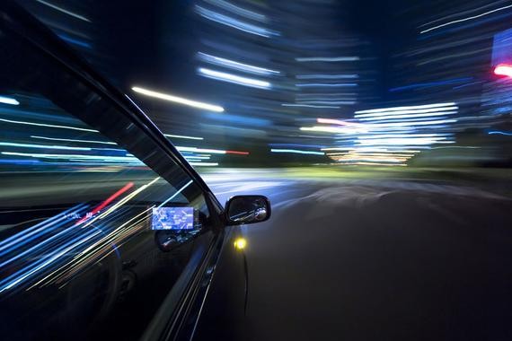 夜间行驶禁忌多，学会这几招定能逢凶化吉