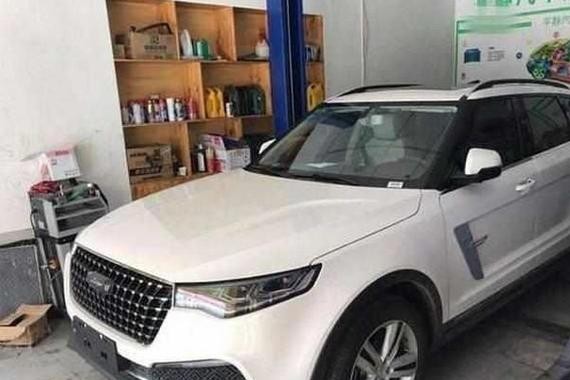 这便是国产：当“众泰T700”上举升机时，修理厂老板泪流满面