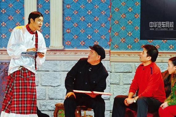 停靠在八楼的2路汽车原来是这个意思