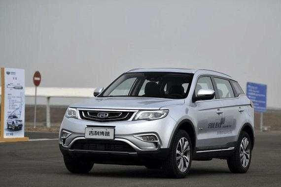 保时捷追尾吉利博越，保时捷车头断裂，同样是SUV为何差距这么大