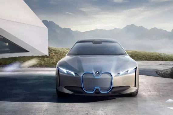 宝马刚刚发布的这款车，让特斯拉终于碰到真正的对手！