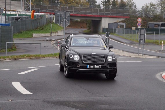 宾利新插电式混动版添越 日内瓦车展亮相