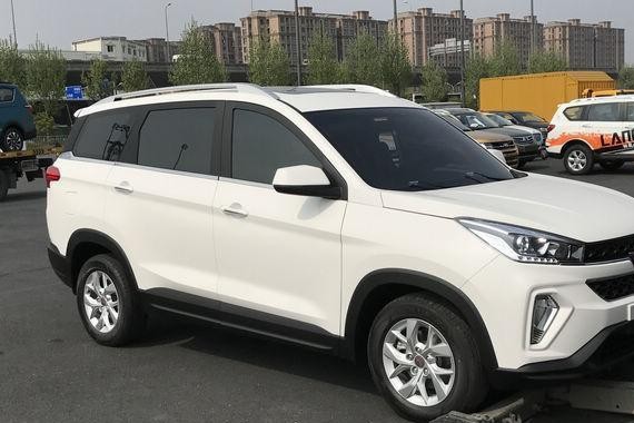 五菱宏光SUV真的来了，内饰终于曝光，宝马都得在这颜值下低头