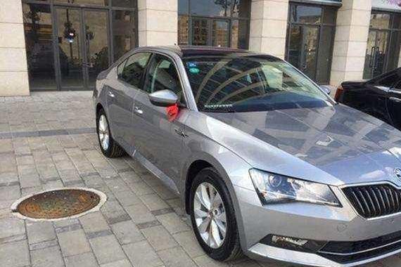 斯柯达这款B级车，油耗低车型稳重，13万的售价比买帕萨特实惠