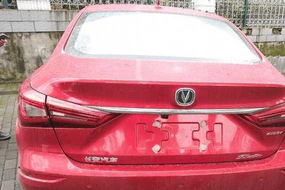 偶遇新款长安逸动, 雷克萨斯前脸只卖7万, 老款车主肠子要悔青了