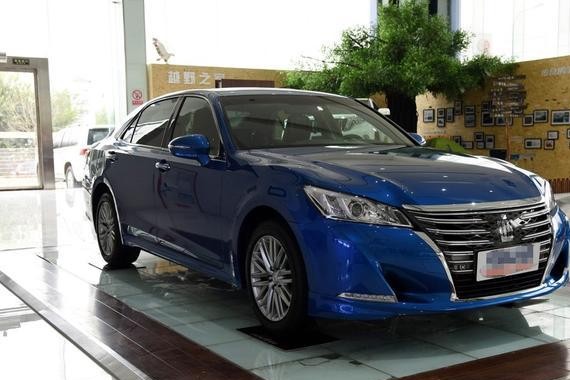 全新丰田皇冠，这颜值也太高了吧，连奥迪A6看了都不是对手