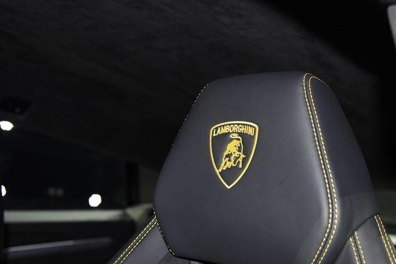 油耗高到无法直视！车钥匙不如大众精美，没天窗还能卖三百万？