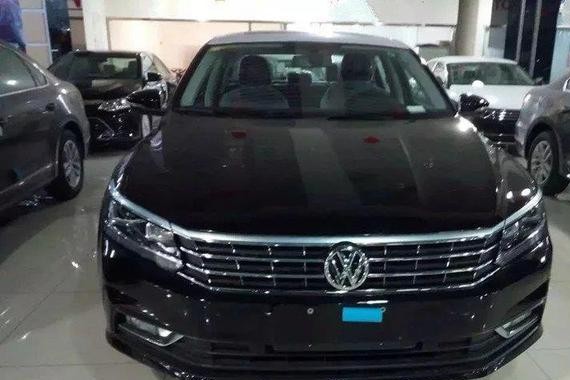 遇到挂这种车标的领头羊，开劳斯莱斯的见了也得小心翼翼的跟着！