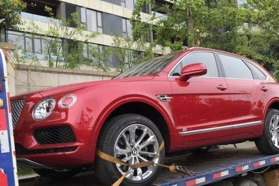 老干妈的宾利SUV去上牌，要挂什么牌照才对得起这700万的车？