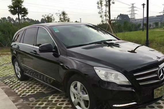 90后小伙求职难！借款买下奔驰R350，无奈做起职业司机！