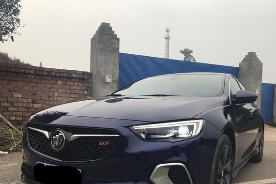 君威GS獠牙造型，红色Bermbo刹车卡钳，不玩运动玩什么！