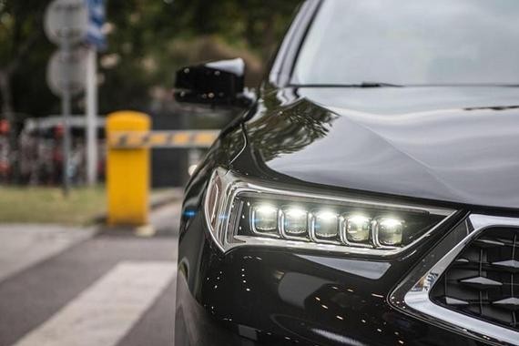 车长5米配2.4L发动机，标配全景天窗+LED大灯，奥迪A4不好卖了！