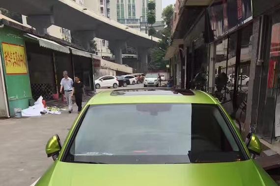 奥迪A4L汽车车身改色电光柠檬绿贴膜效果图 亮丽惹眼
