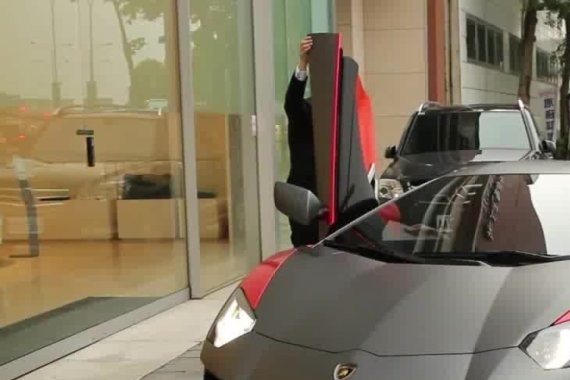 兰博基尼Urus来了，具备挑战宾利添越的资格吗？