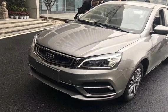 4S看到2018款全新吉利帝豪到店了，外观内饰大改，配全液晶仪表盘