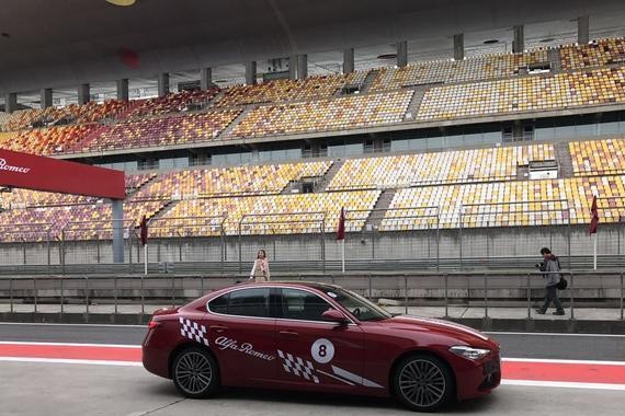 赛道试驾Giulia，还是宝马330im吧