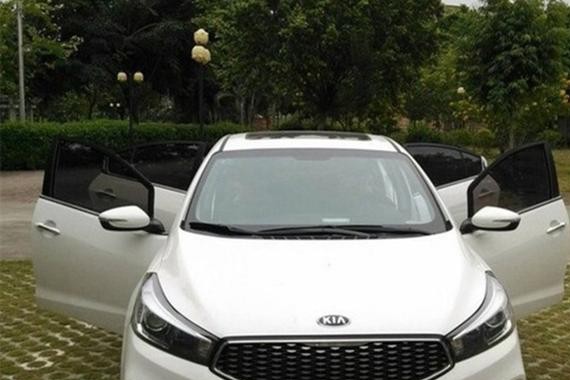 别骂韩系车了, 这车为夺市场再降4万, 低油耗仅7万, 比卡罗拉厚道