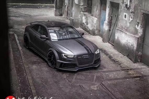奥迪s5车身改色膜呗电光金属战斗灰 质感成就完美