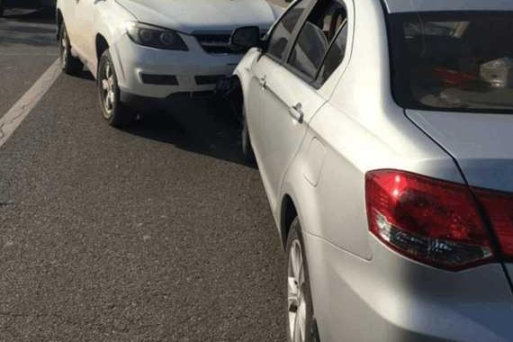 国产比亚迪S6撞上长城C30头怼头 国产的长城倒霉了还是全责