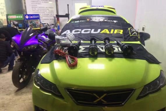 东莞兄弟花费小几万来打扮自己的丰田锐志 改装出来效果挺不错！