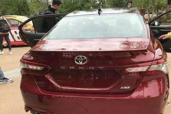 全新一代凯美瑞，大摇大摆的闪现在街头巷尾！