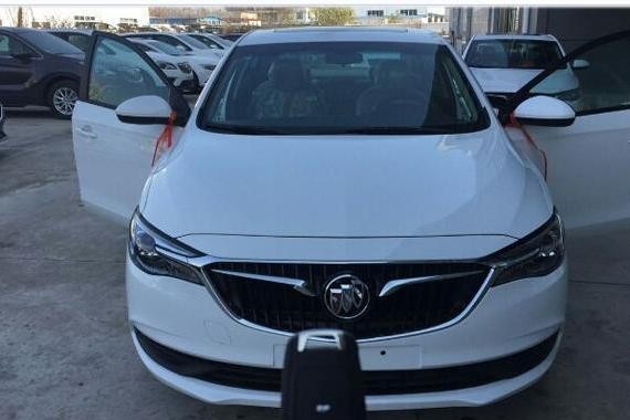 这车刚上市两个月就降三万, 同事提车后却说太不实在了