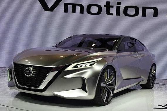 全新天籁来袭，车内一整块大屏，2米9轴距叫板凯美瑞！