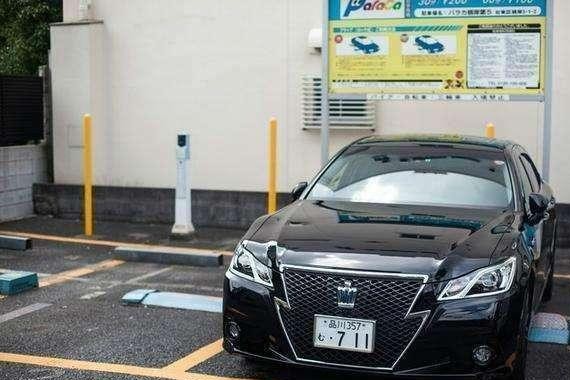 在日本看到本土皇冠，再看国产一汽皇冠，就明白为啥卖不出去了？