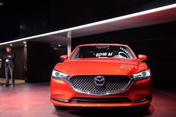 2018款马自达真车实拍，比丰田凯美瑞帅10倍，打开车门奥迪都懵了